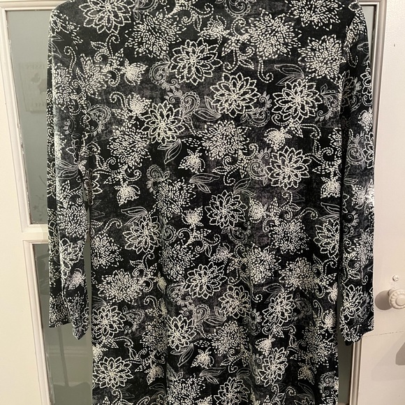 NWT women’s size med fooler top - Picture 3 of 4